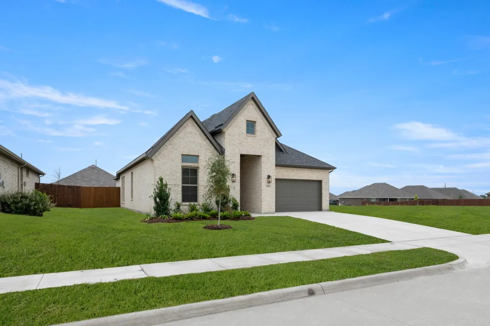 128 Trinity Street Grandview, TX 76050