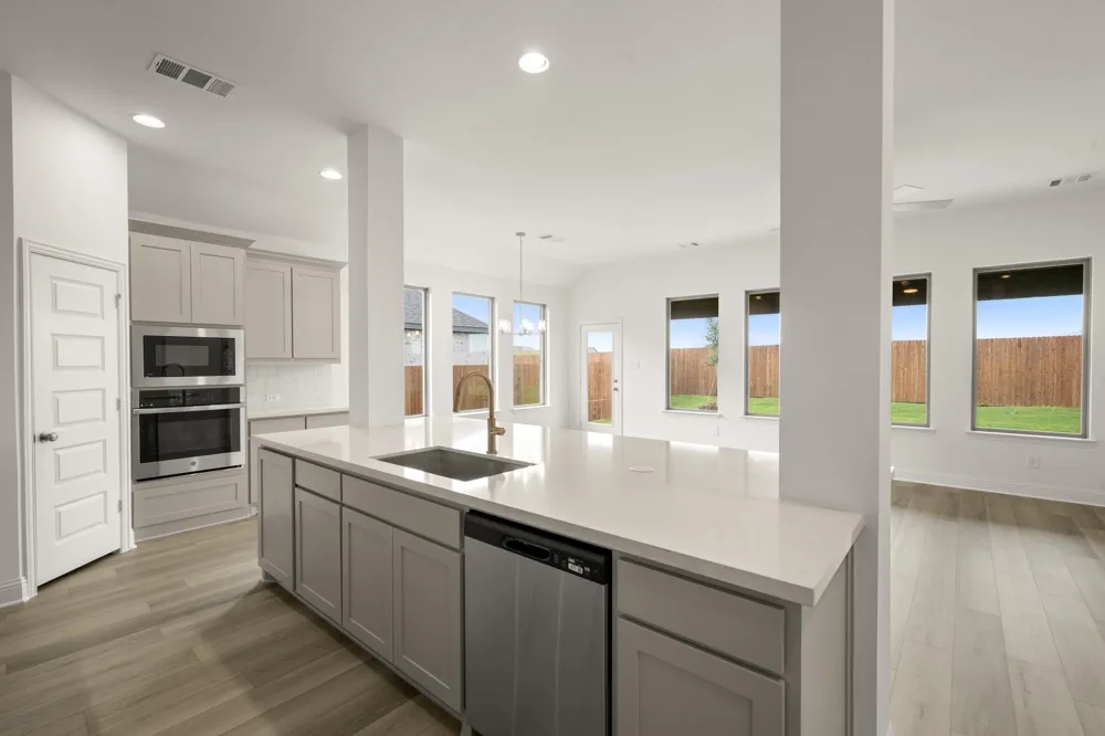 121 Trinity Street Grandview, TX 76050