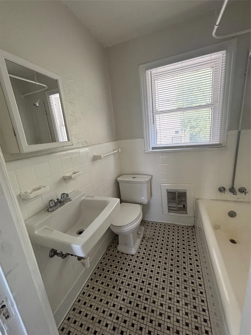 3529 W 7th Street #7 Fort Worth, TX 76107