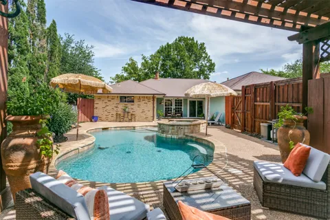 909 Hillside Lane