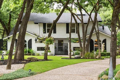 2202 Highland Circle
