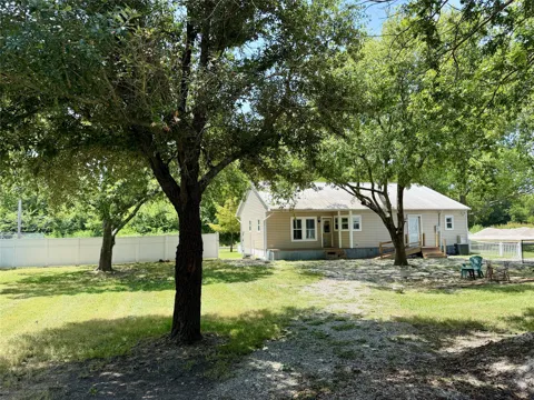 100 E Austin Street