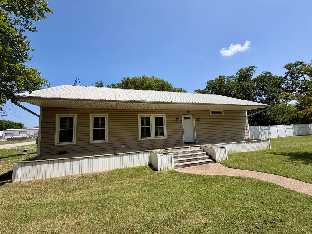 100 E Austin Street Leonard, TX 75452