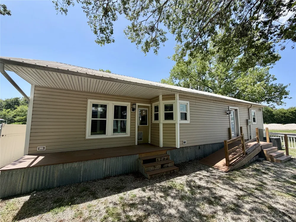 100 E Austin Street Leonard, TX 75452