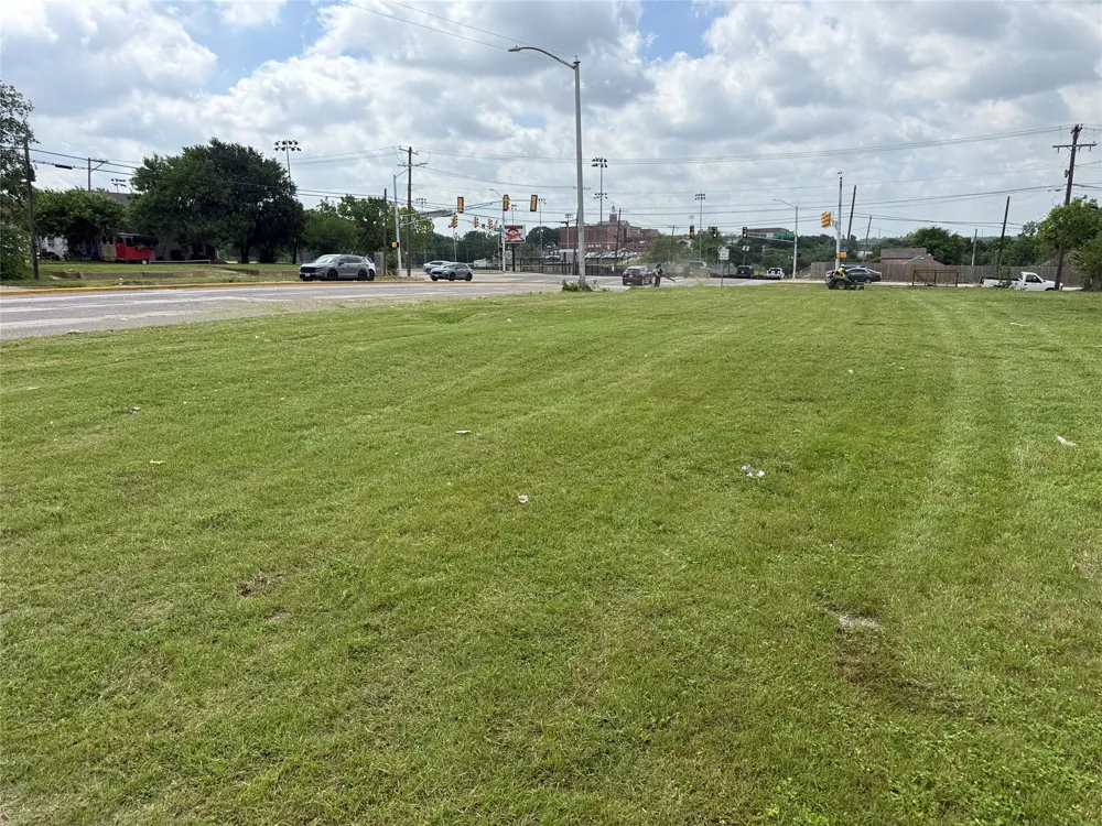2557 E Vickery Boulevard Fort Worth, TX 76105