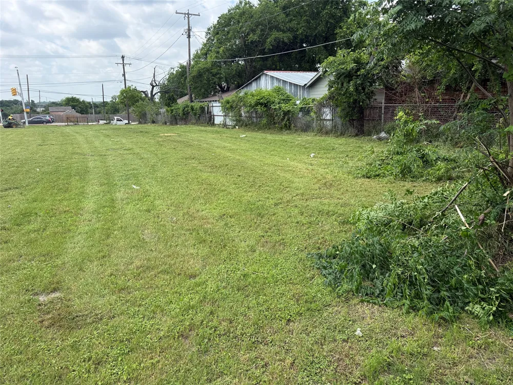 2557 E Vickery Boulevard Fort Worth, TX 76105
