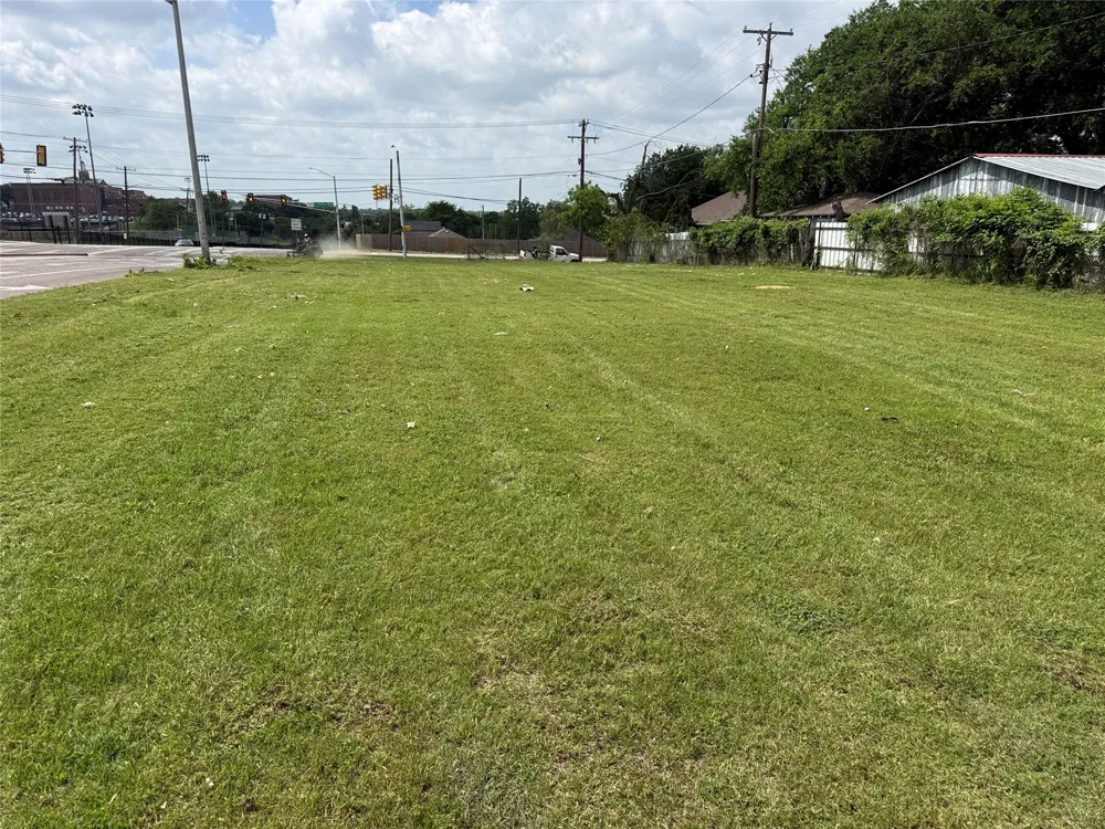 2557 E Vickery Boulevard Fort Worth, TX 76105