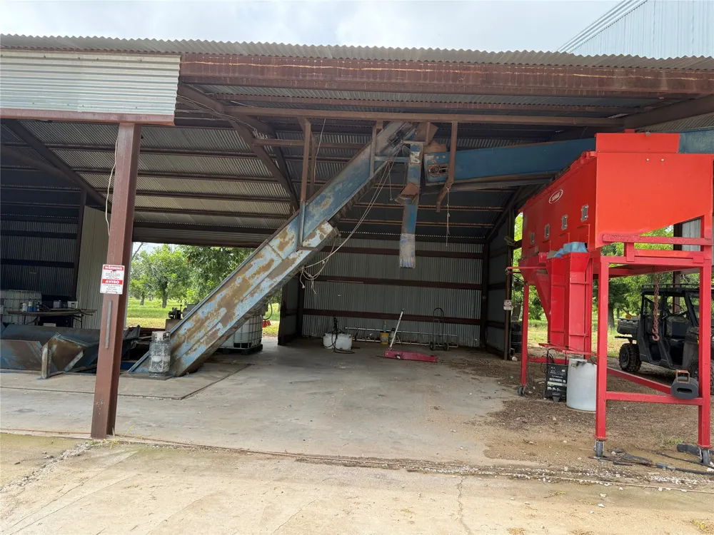 CR 424 Comanche, TX 76442