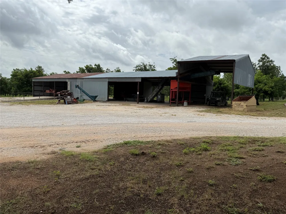 CR 424 Comanche, TX 76442