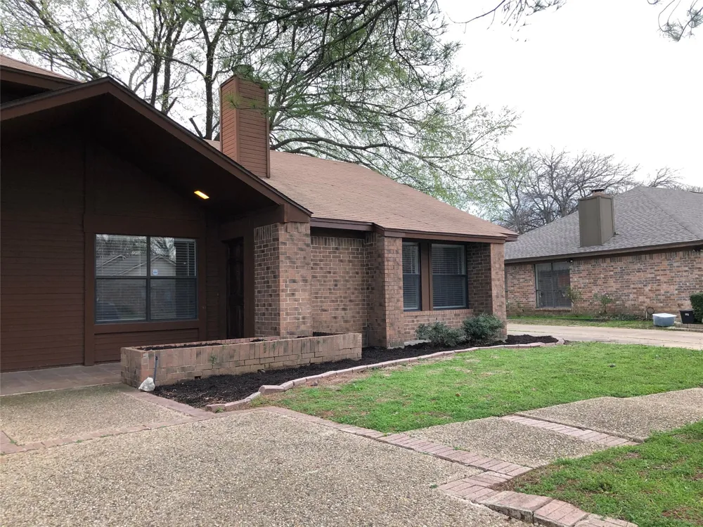 208 E Denton Drive Euless, TX 76039