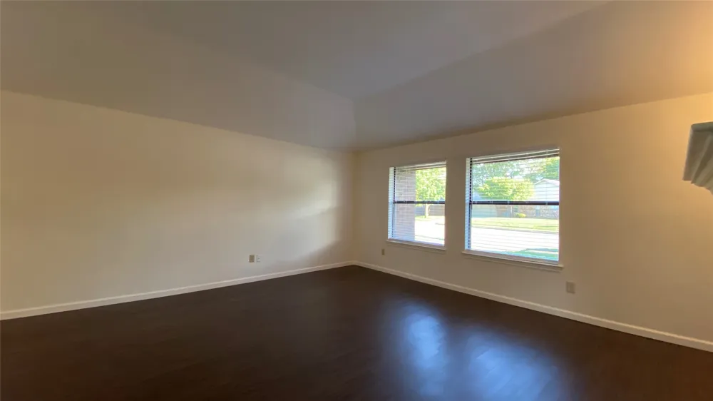 208 E Denton Drive Euless, TX 76039