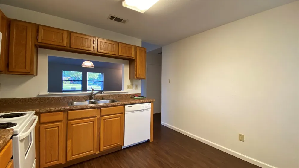 208 E Denton Drive Euless, TX 76039