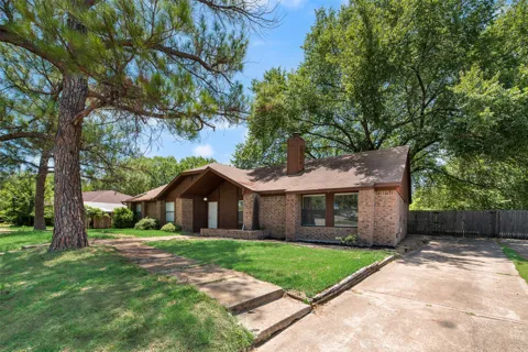 208 E Denton Drive