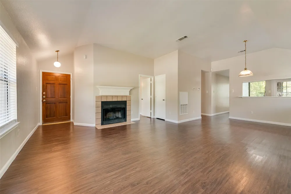208 E Denton Drive Euless, TX 76039