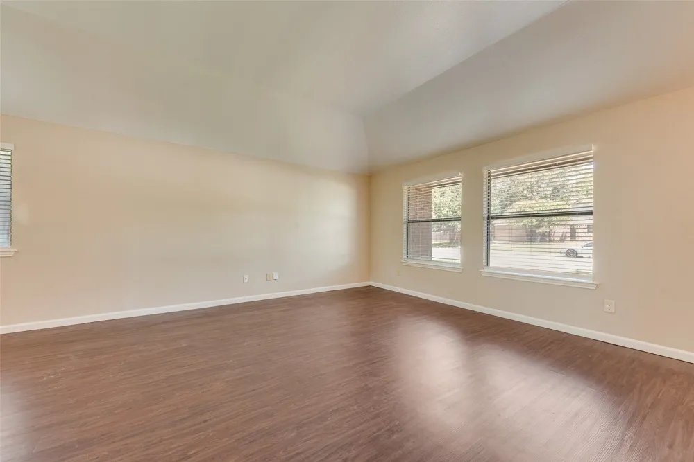 208 E Denton Drive Euless, TX 76039