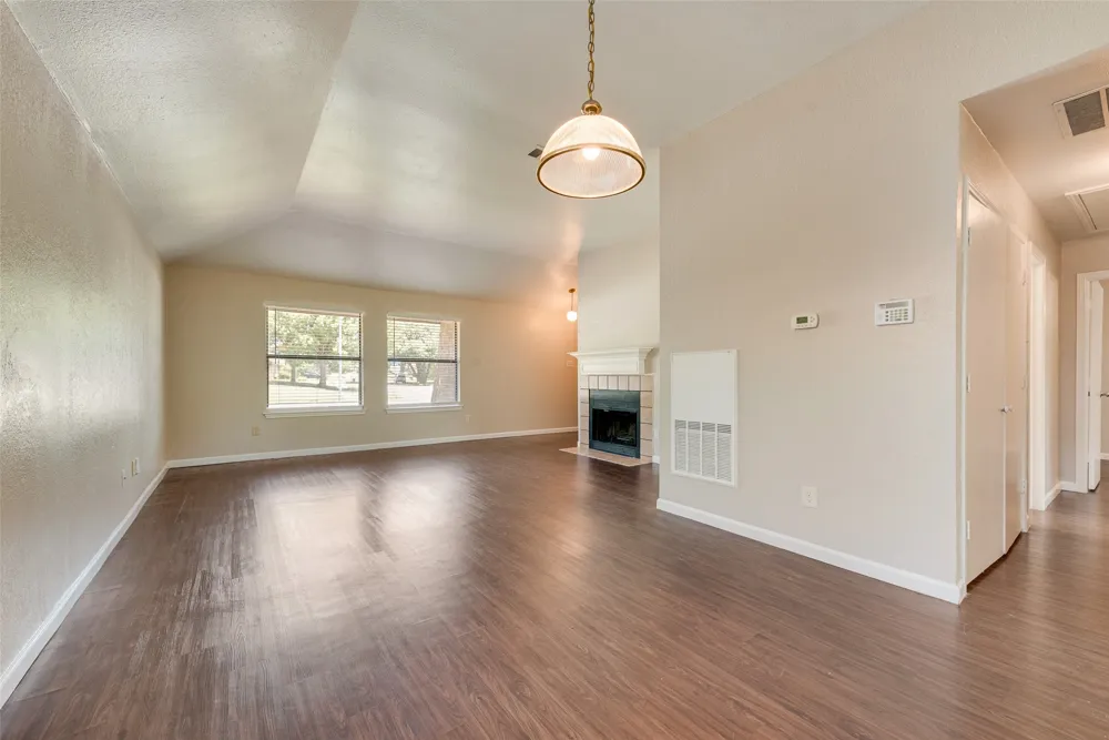 208 E Denton Drive Euless, TX 76039