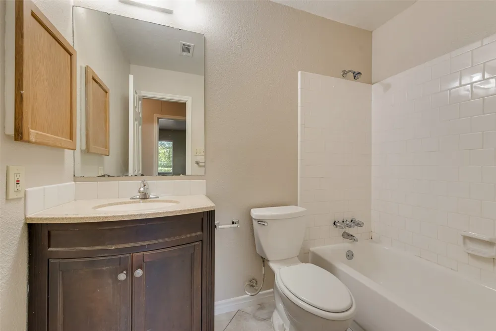 208 E Denton Drive Euless, TX 76039