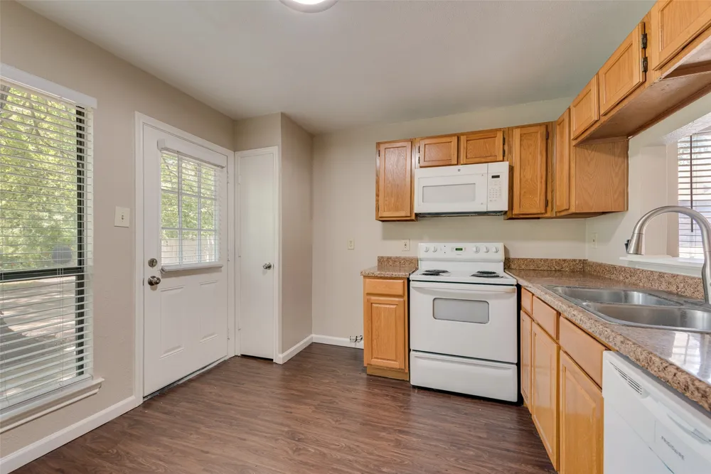 208 E Denton Drive Euless, TX 76039