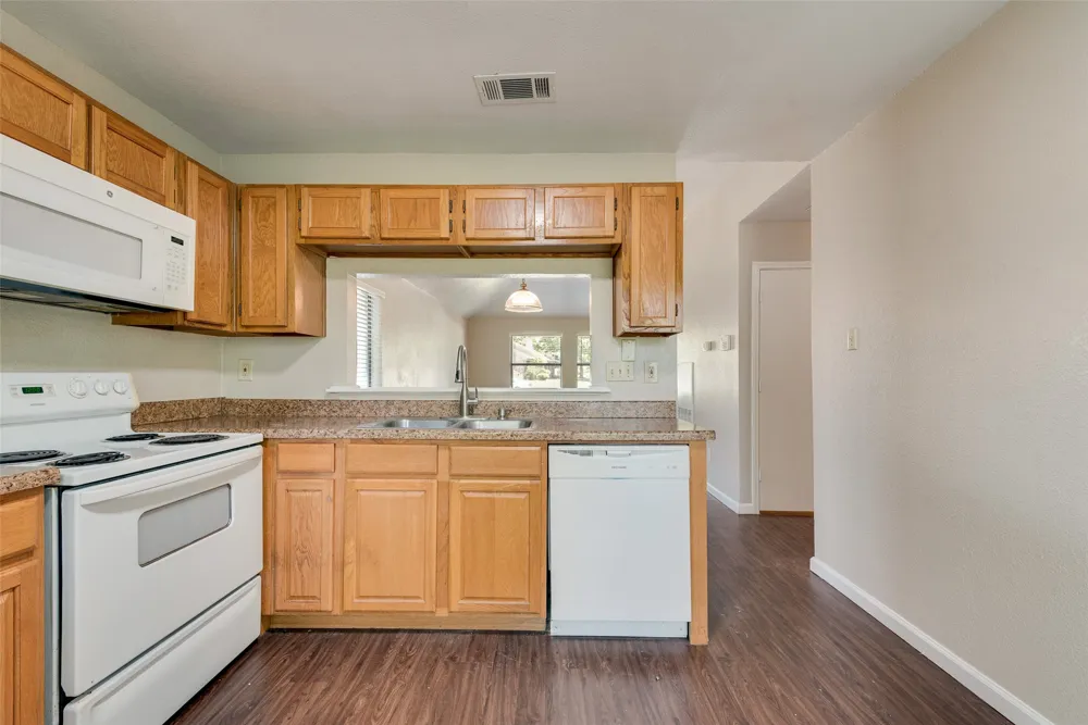 208 E Denton Drive Euless, TX 76039