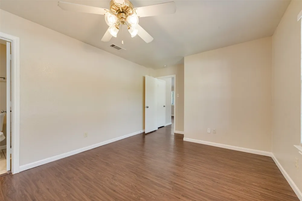 208 E Denton Drive Euless, TX 76039