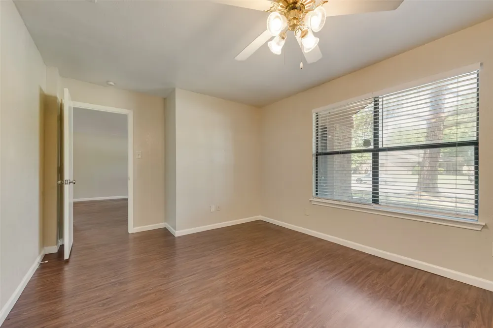 208 E Denton Drive Euless, TX 76039