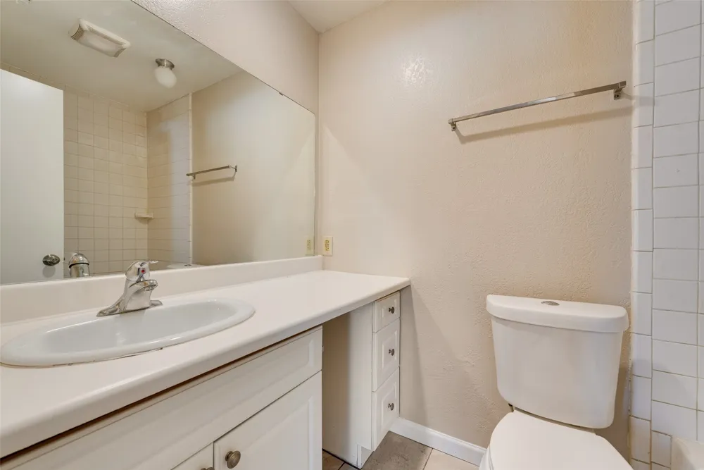 208 E Denton Drive Euless, TX 76039