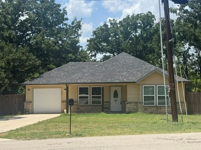 301 Indian Oaks Trail West Tawakoni, TX 75474