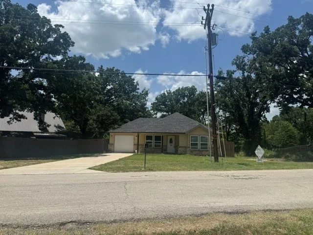 301 Indian Oaks Trail West Tawakoni, TX 75474
