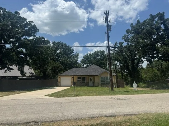 301 Indian Oaks Trail West Tawakoni, TX 75474