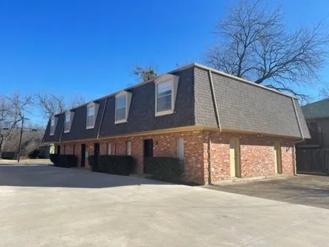 915 Elm Street #4