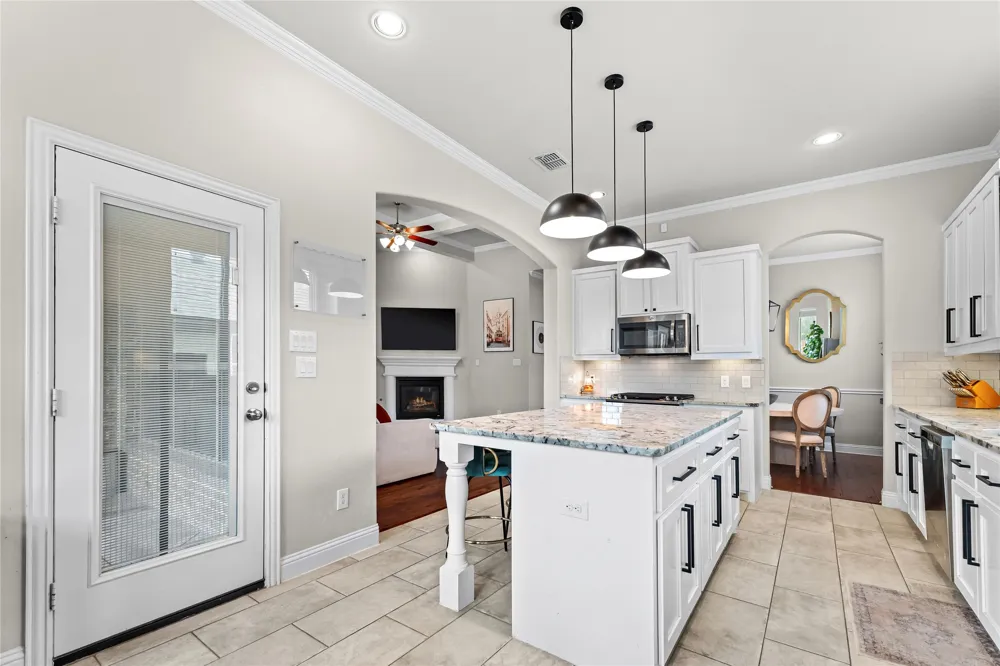 512 Alice Lane Fate, TX 75189