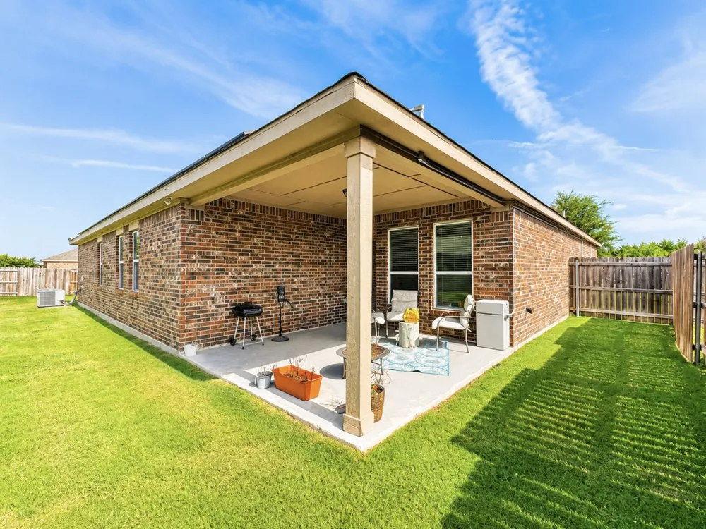 610 Milas Lane Glenn Heights, TX 75154