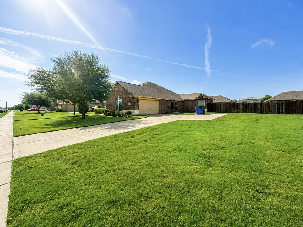 610 Milas Lane Glenn Heights, TX 75154