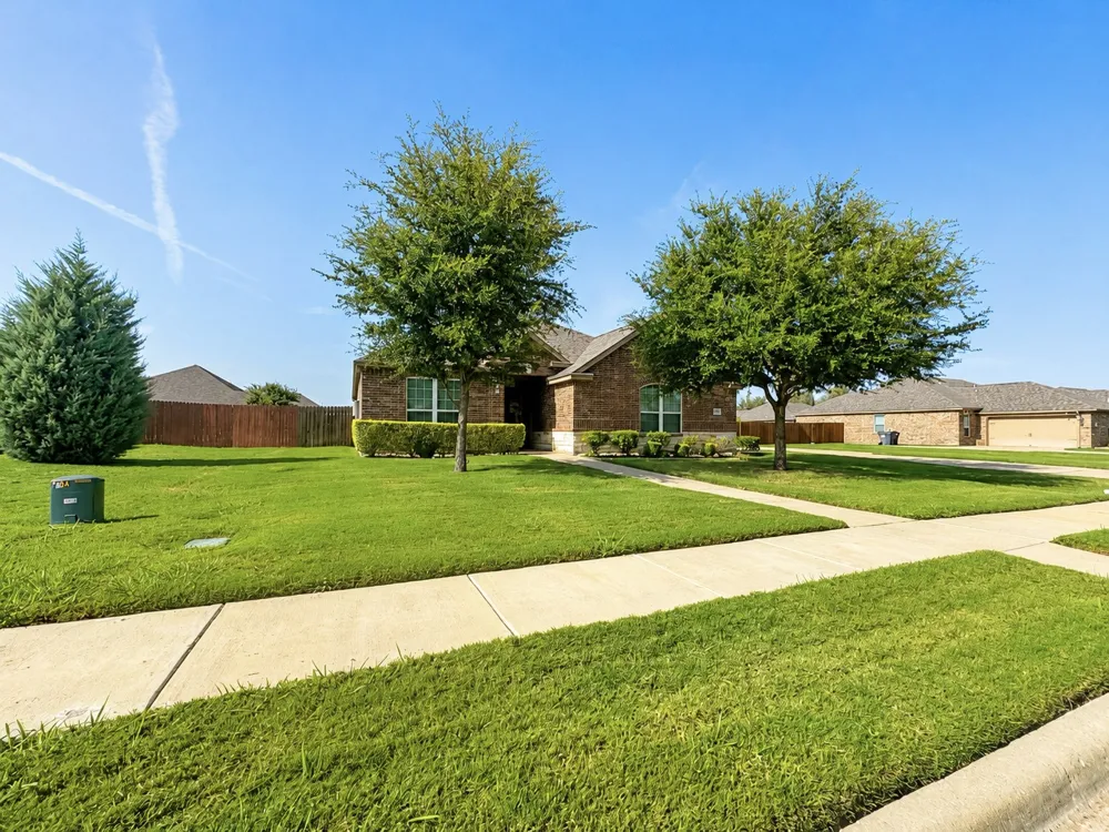 610 Milas Lane Glenn Heights, TX 75154