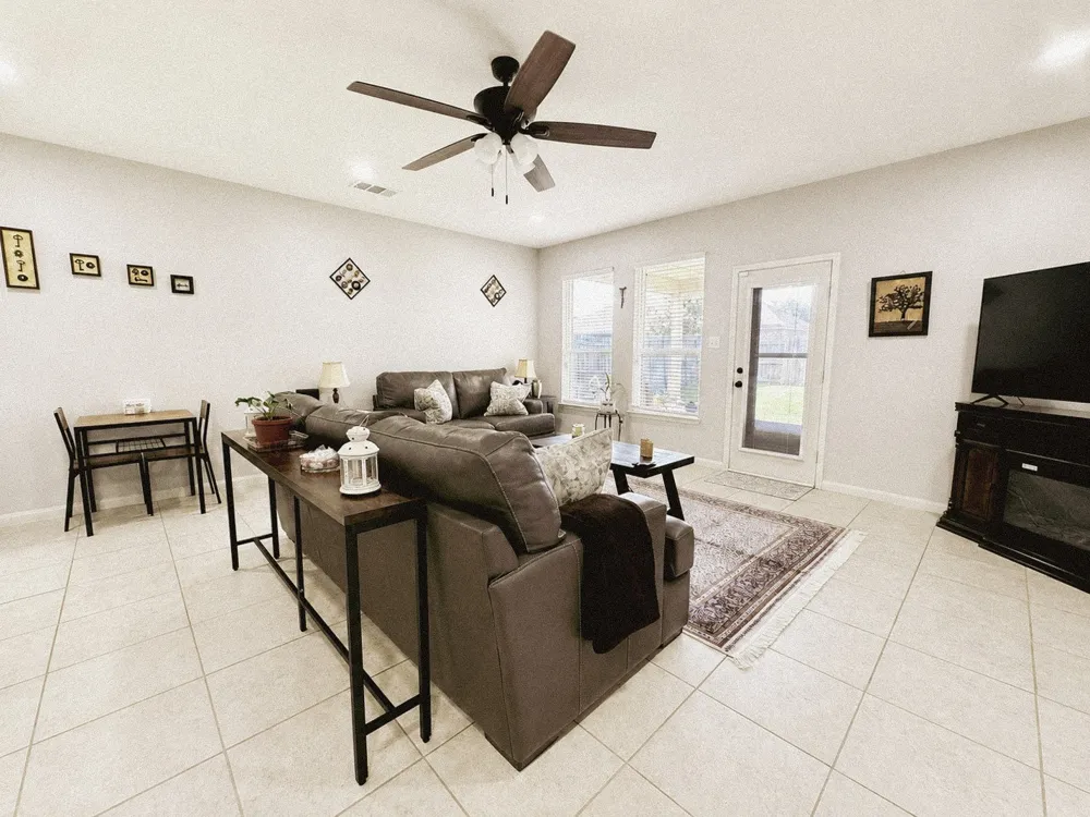 610 Milas Lane Glenn Heights, TX 75154