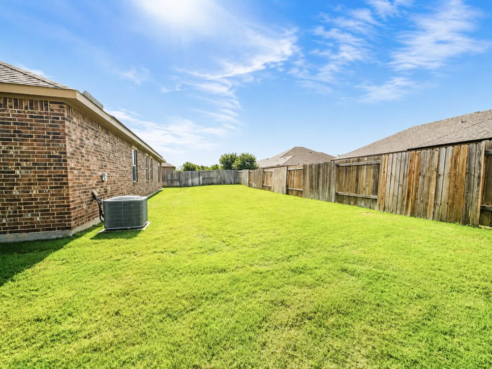 610 Milas Lane Glenn Heights, TX 75154