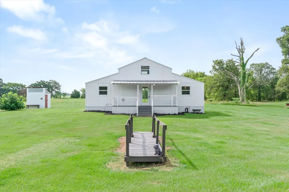 1083 VZ County Road 1319 Grand Saline, TX 75140
