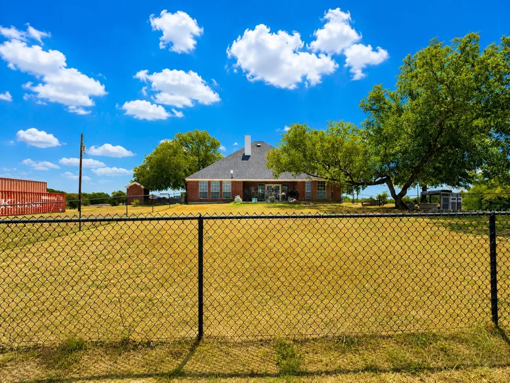 148 County Road 2627 Decatur, TX 76234
