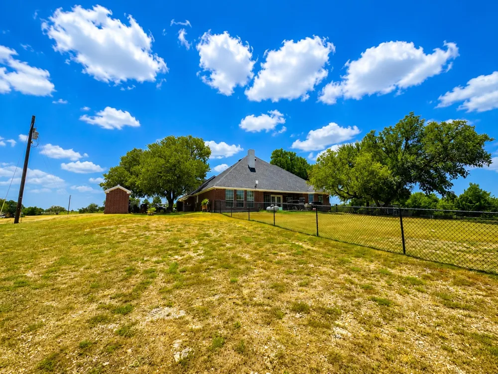 148 County Road 2627 Decatur, TX 76234