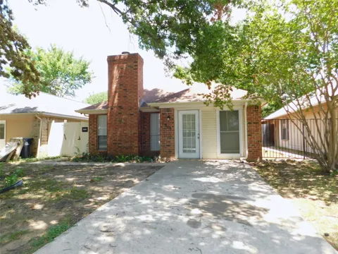 1913 Mack Place