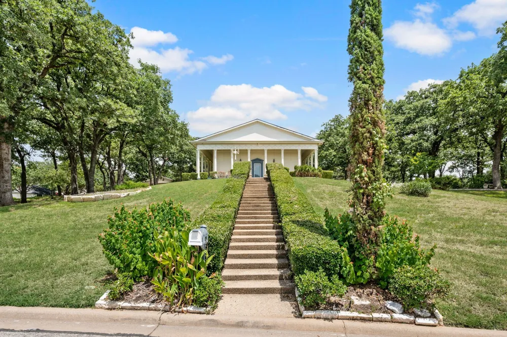 1200 Circle Lane Bedford, TX 76022