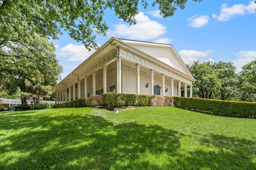 1200 Circle Lane Bedford, TX 76022