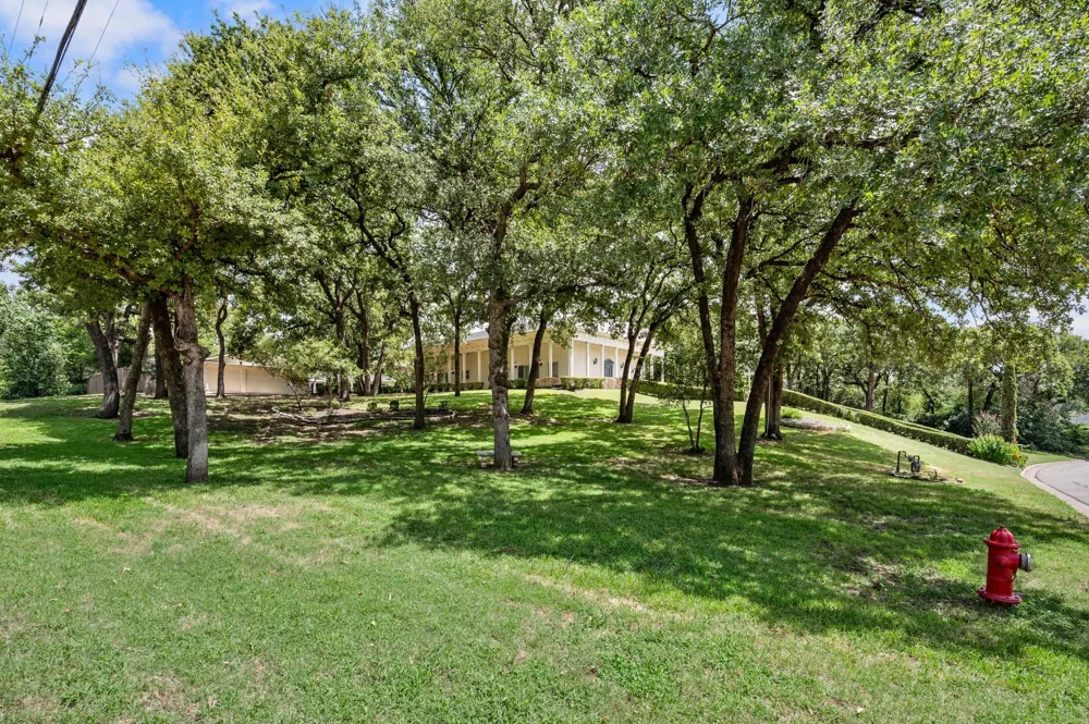 1200 Circle Lane Bedford, TX 76022