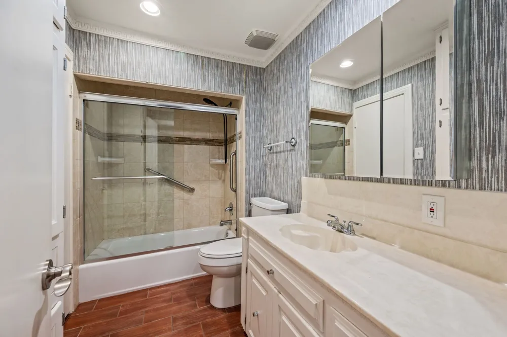 1200 Circle Lane Bedford, TX 76022