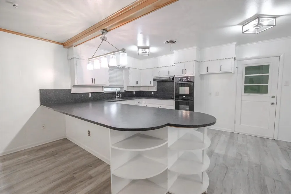 8301 Llano Avenue Benbrook, TX 76116