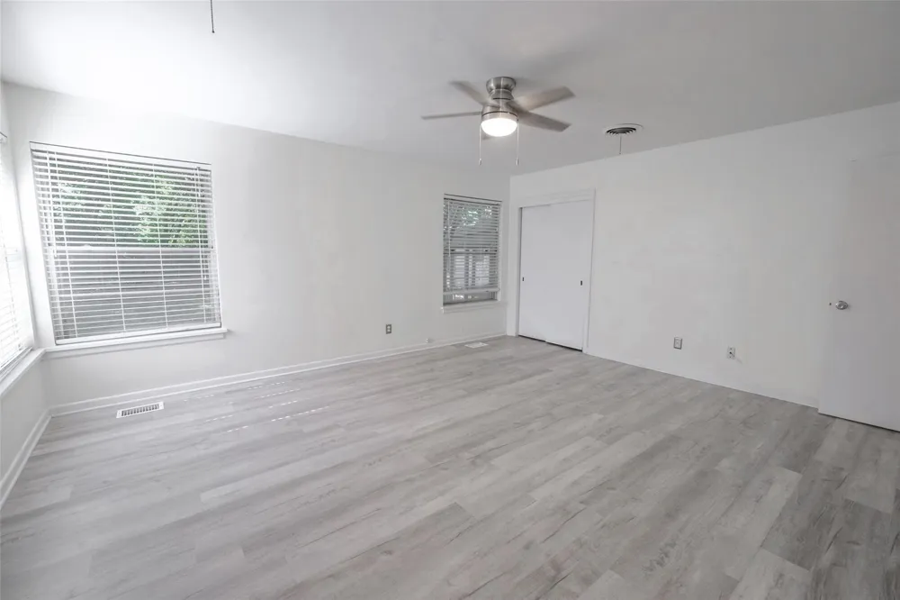 8301 Llano Avenue Benbrook, TX 76116