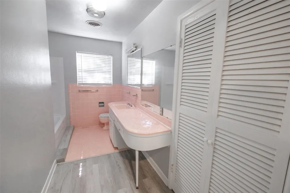 8301 Llano Avenue Benbrook, TX 76116