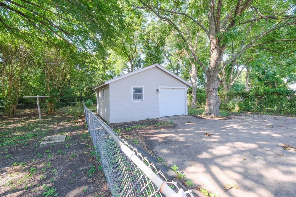 8301 Llano Avenue Benbrook, TX 76116