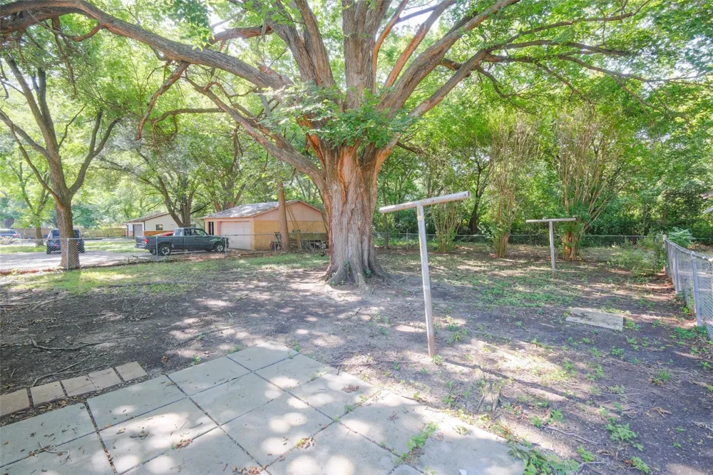 8301 Llano Avenue Benbrook, TX 76116