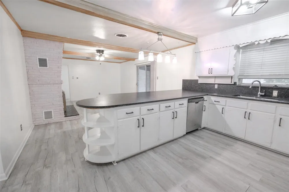 8301 Llano Avenue Benbrook, TX 76116
